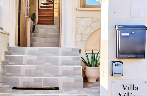 Tsikalaria Villa | Villa 'Vlite' with Sea View, Wi-Fi and Air Conditioning