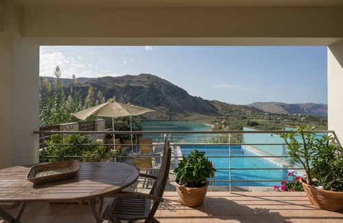 Kavallos Villa | Villa with View to Lake & White Mountains