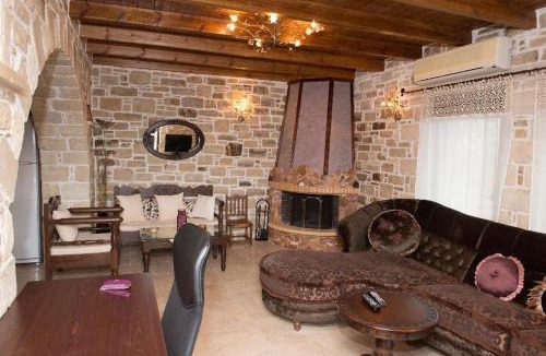 Kamilari House | Villas Alexandros Petrino