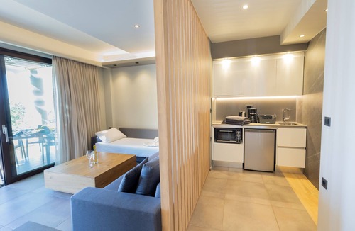 Kato Stalos Apartment | Villy Luxury Home by the Sea 2