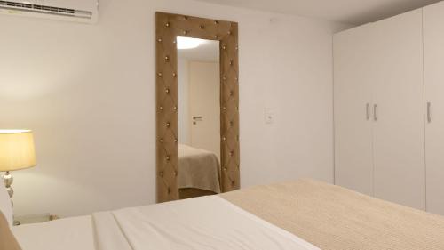 Neo Kalamaki House | Virginia Suite - Jacuzzi Retreat in Kalamaki
