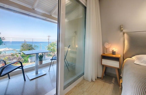 Agios Georgios Pagon Apartment | Vistonia Studio 6 - right on the beach with sea views