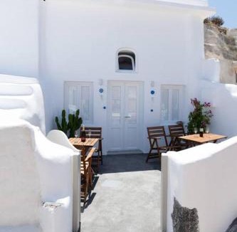 Finikia Apartment | Vivid Caves 1 bedroom Cavehouse