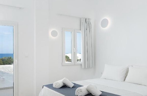 Kamari Hotel | VOCA HOTEL & SUITES