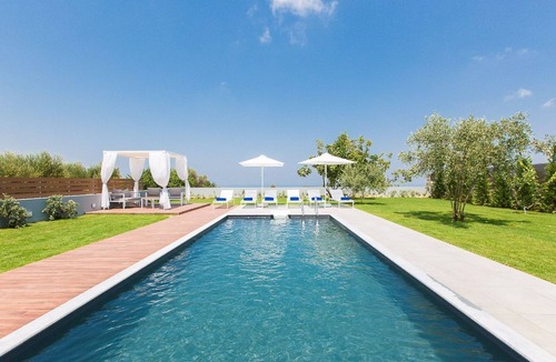 Skouloufia House | Vollständig freistehende Designervilla Vilana by Interhome