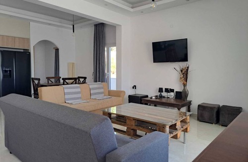 Vromolithos House | VROMOLITHOS VIEW HOUSE: Your Stylish Getaway in Leros