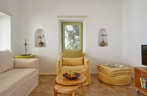 Oia Villa | (w) Villa Agrikas - Oia - A Beautiful Two bedroom Villa with Private Pool