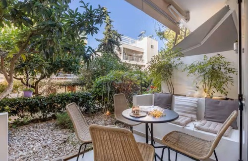 Vouliagmeni Apartment | Walk to Oceanman Athens -Vouliagmeni Square Resort