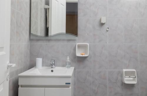 Razata Apartment | White House studios & apartments
