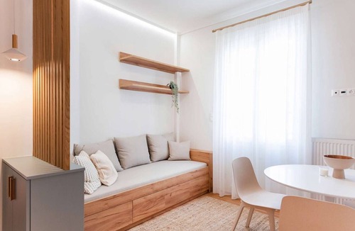 Thessaloniki City Centre Apartment | White Lotus: Deluxe suite