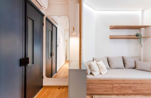 Thessaloniki City Centre Apartment | White Lotus: Deluxe suite