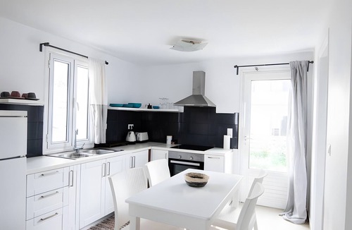 Kamari Apartment | White Wave Villa Santorini