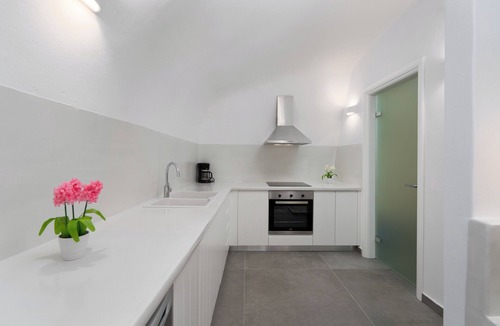 Megalochori Villa | Yiota Collection 4 Suites & 4 Prive Jacuzzi