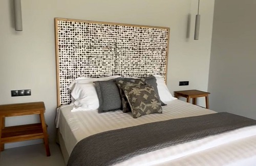 Nikiana House | Zephyrus Suite - Cavalier Suites