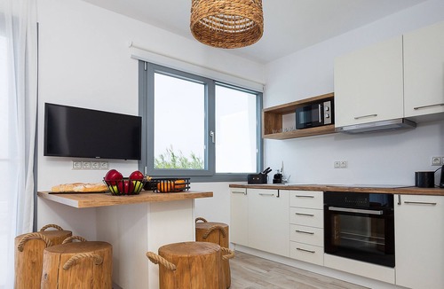Plaka House | Zoe, Cycladic house with pool