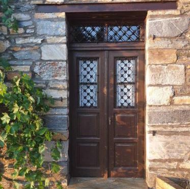 Το Πέτρινο Αρχοντικό in Afissos