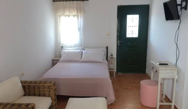 Όμορφο εξοχικό στούντιο με πισίνα & κήπο,εύκολη πρόσβαση, 6χλμ από αεροδρόμιο
