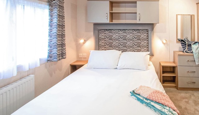 12ft-wide caravan with one double with en suite bathroom and one twin bedroom. in Lymington