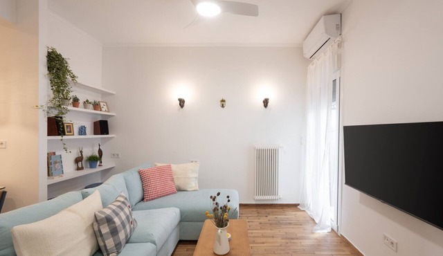 1BR Next to Metro | Modern Comfort
