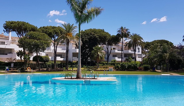 3 bed luxury beach side apartment in Estapona