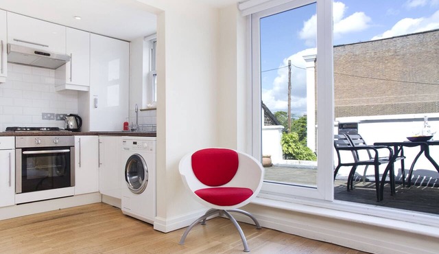3 Bedroom ensuite Garden Flat in City min to Tube in London