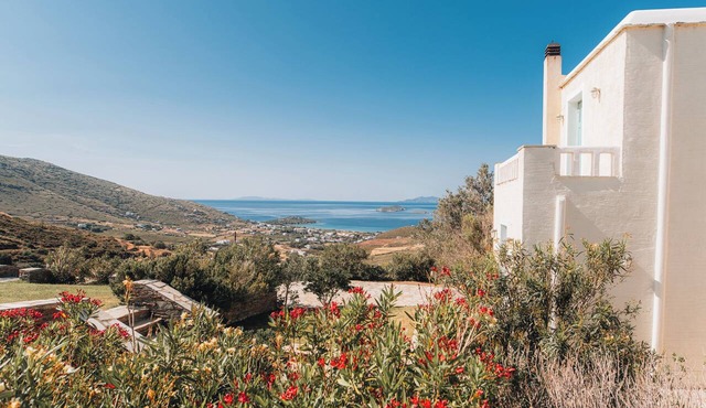4-bedroom villa overlooking the Aegean Sea