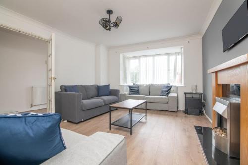 5 BD - Large House Oadby in Oadby