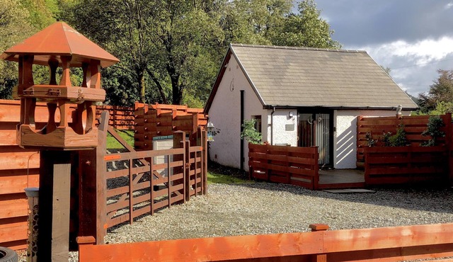 A Lovely Studio-Lodging for two, by the River in Scotland's first National Park in Dunoon