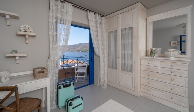 Absolute Perdika Aegina