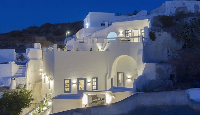 Acave Santorini Suites