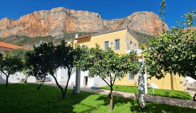 Alexander House Apartment 1
