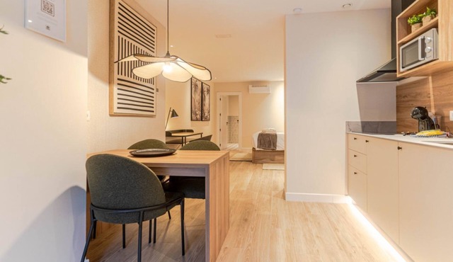 Alhambra Apartment. Modern, bright, and ideally located. in Granada