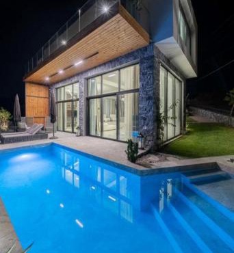 Alikanto 5 bedrooms 5 bathrooms LUXURY House with pool