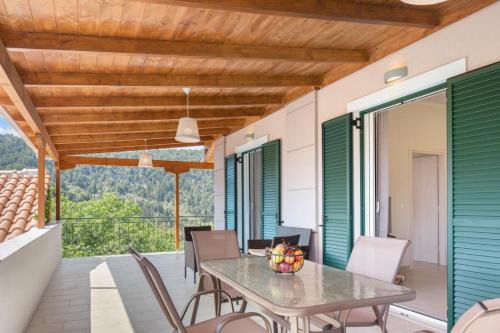 Ameli Apartment , Spacious With Mountain View, Lefkada in Dhráganon