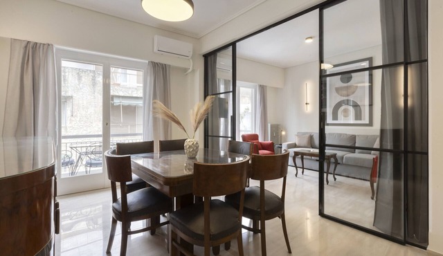 Antifilou 30-32 · Classic Elegance in Ilisia