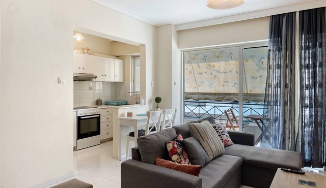 Apartment 'Pallada' with Balcony, Wi-Fi and Air Conditioning