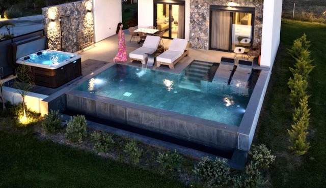 Aphrodite Luxury Villas & Suites-Private Heated Pool & Jacuzzi