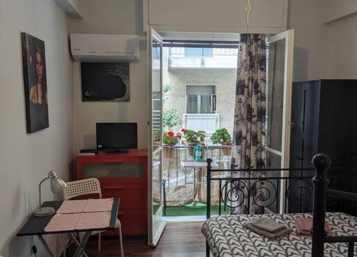 Apt in the center of Athens