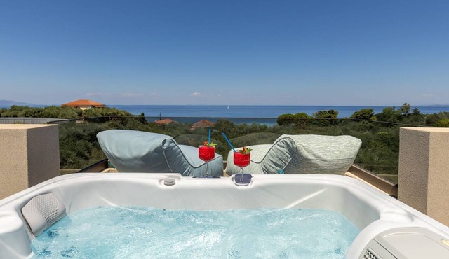 Ark Luxury Suite with Hot tub and Sea Views