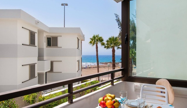 Beachfront Siesta 21 by VillaGranCanaria in San Bartolomé de Tirajana