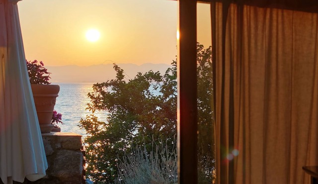 Beachfront Avia Nest - Aspa s Getaway