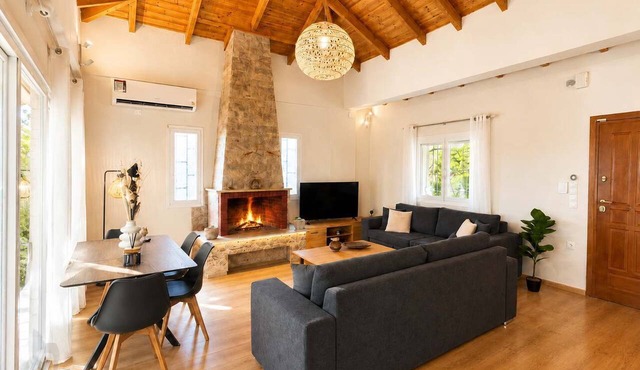 Beachside Hideaway - Steps from Lechaio Blue Shore