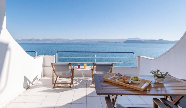 Beautiful apartment with sea view in Kiveri