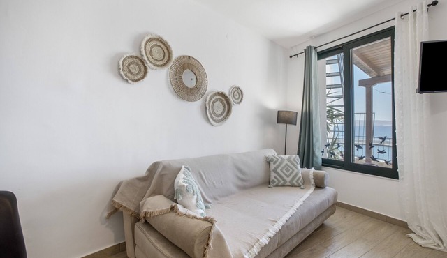 Bed and Breakfast 'Studio Room Sea View' with Sea View, Wi-Fi and Air Conditioning