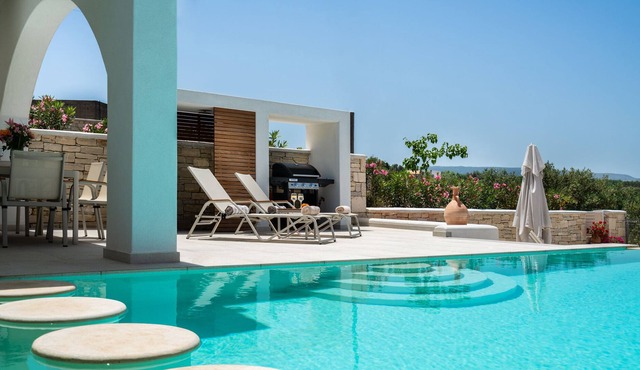 Brand new villa with private pool and panoramic views, near Rethymno city