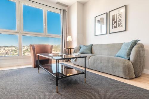 Bright 24th Floor Apartment, Pool & Gym REMS in Málaga