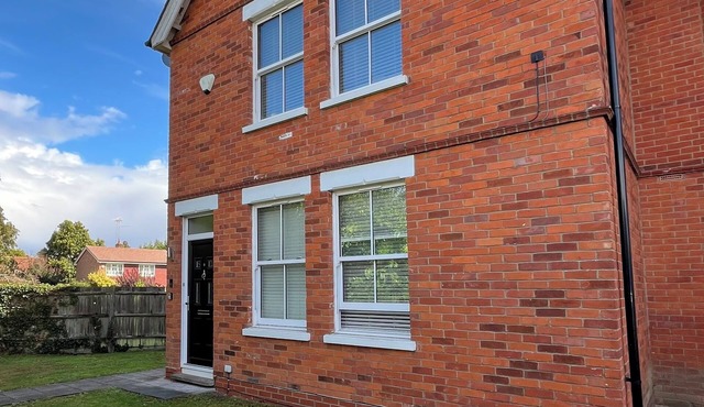 Bright and spacious flat in Mortimer Common. in Mortimer Common