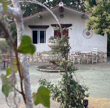 Cabañas Rústicas dentro de la Finca El Castillo in La Cabrera