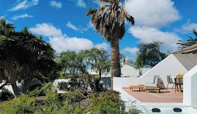 Canaryislandshost l Las Palmeras in Nazaret