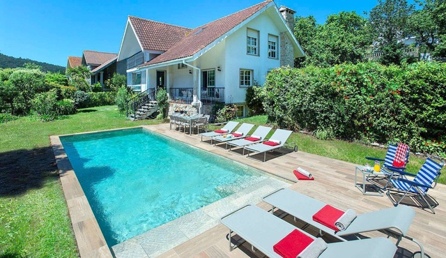 Casa Agarimo - Four Bedroom Villa, Sleeps 10 in Cangas